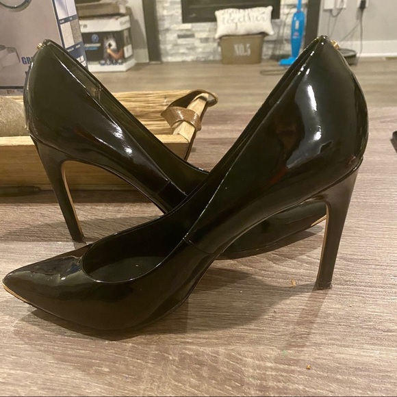 Ted Baker London Shoes - Ted Baker London Black Pumps size 39.5